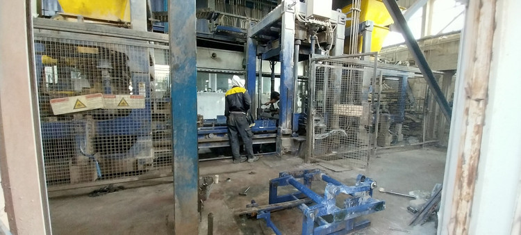 نگهداری و تعمیرات و اورهال و تامین قطعات یدکی ماشین آلات و خطوط تولید قطعات بتنی