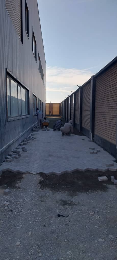 اجرای سنگفرش بتنی کارخانه ورسا